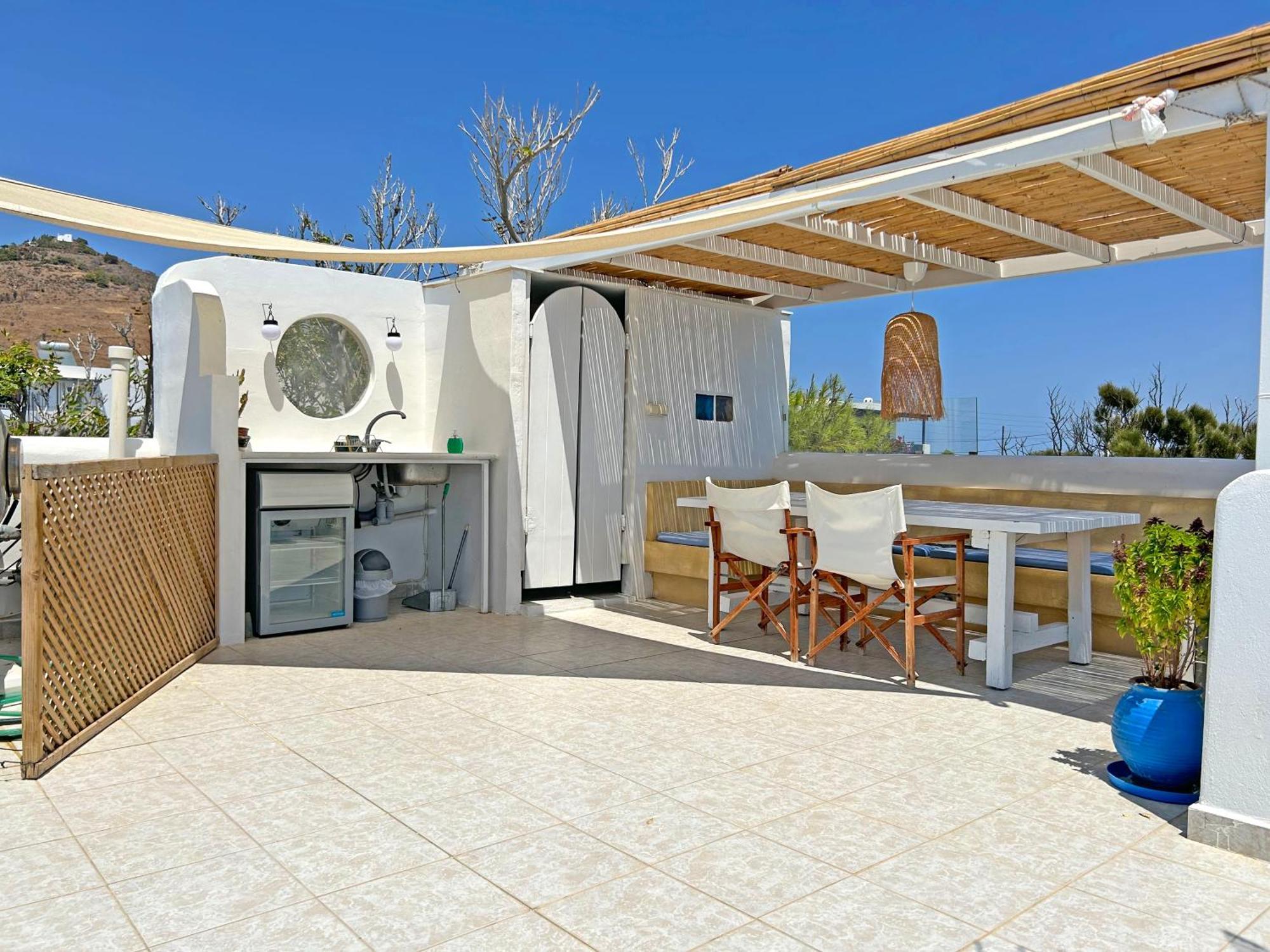 Villa Danae - Seaside Villa With Pool & Hot Tub Писо Ливади Екстериор снимка