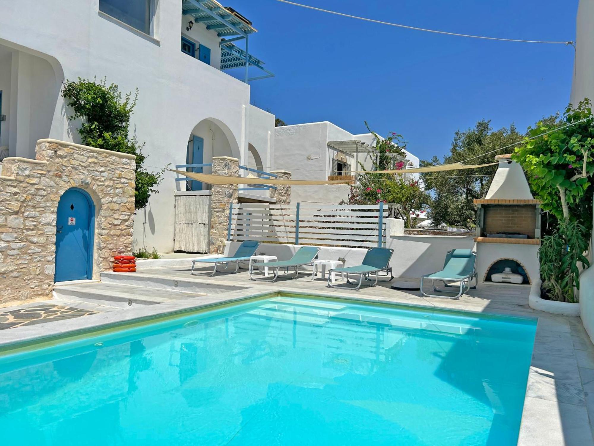 Villa Danae - Seaside Villa With Pool & Hot Tub Писо Ливади Екстериор снимка
