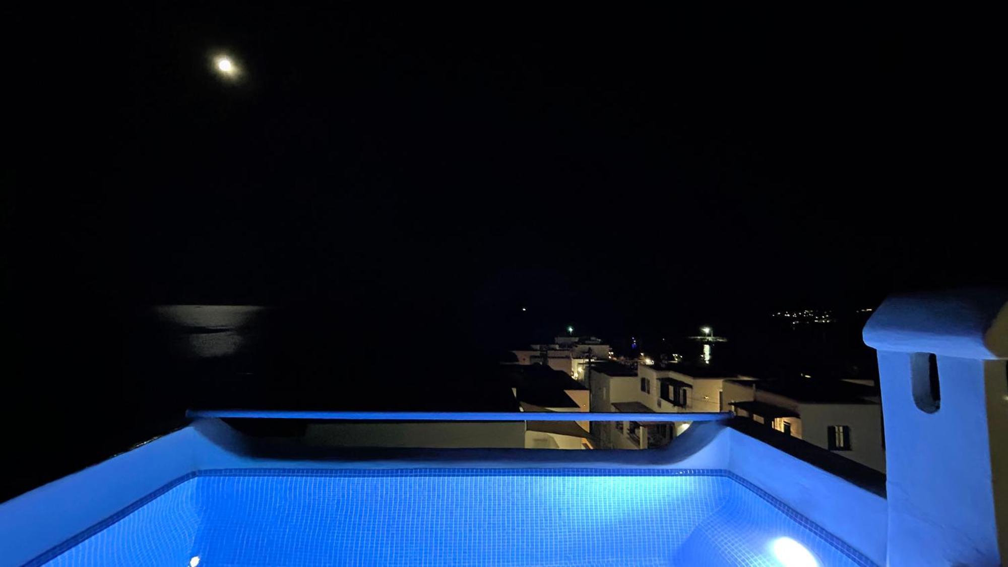 Villa Danae - Seaside Villa With Pool & Hot Tub Писо Ливади Екстериор снимка