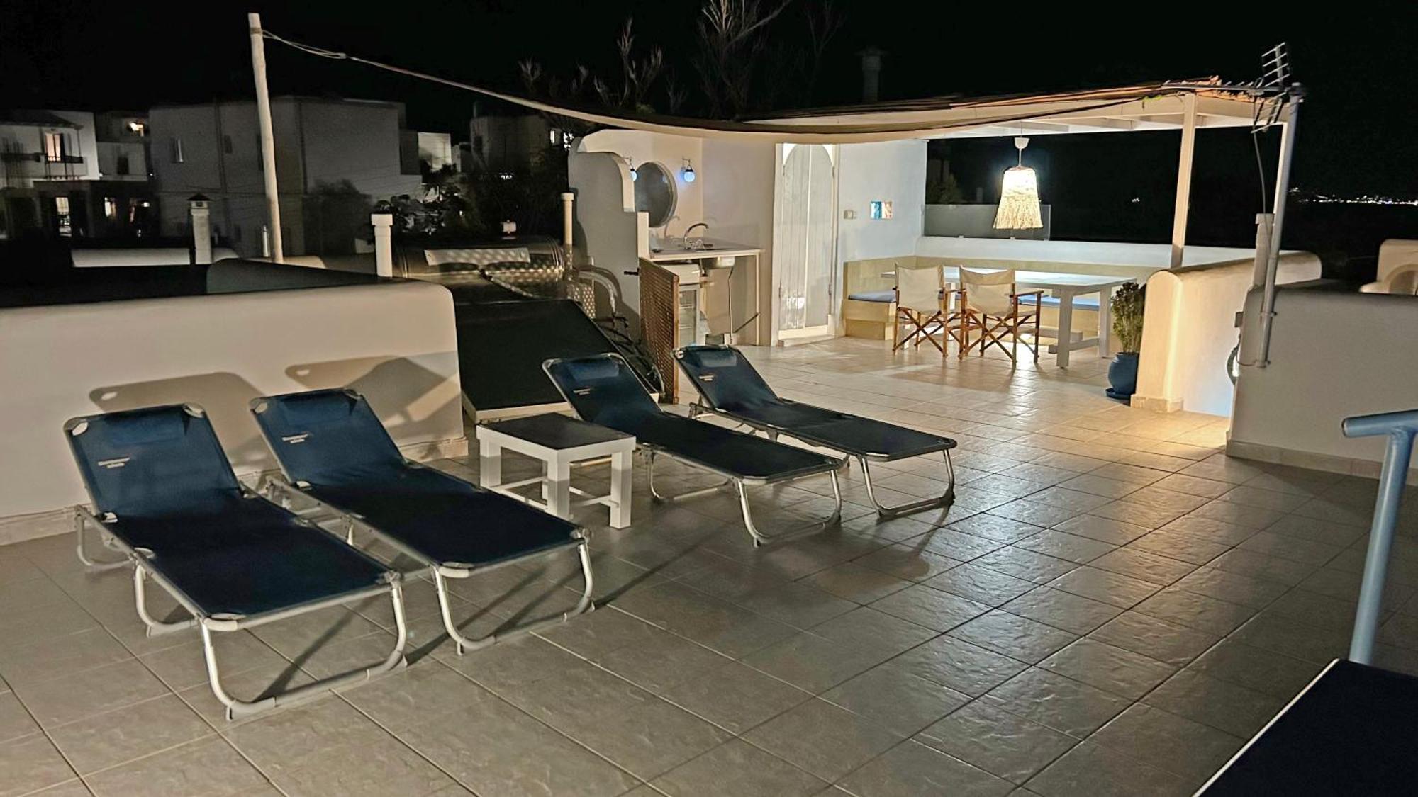 Villa Danae - Seaside Villa With Pool & Hot Tub Писо Ливади Екстериор снимка