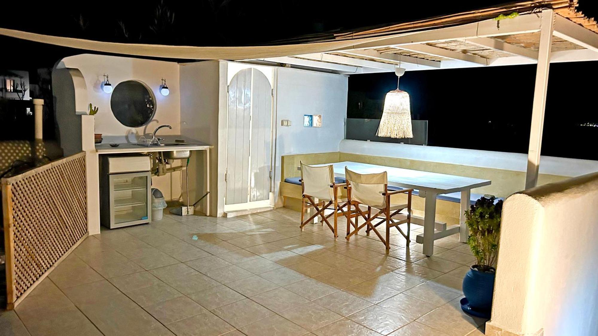 Villa Danae - Seaside Villa With Pool & Hot Tub Писо Ливади Екстериор снимка
