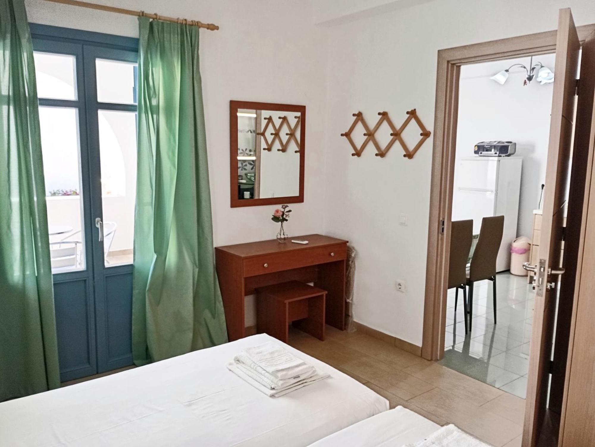 Villa Danae - Seaside Villa With Pool & Hot Tub Писо Ливади Екстериор снимка