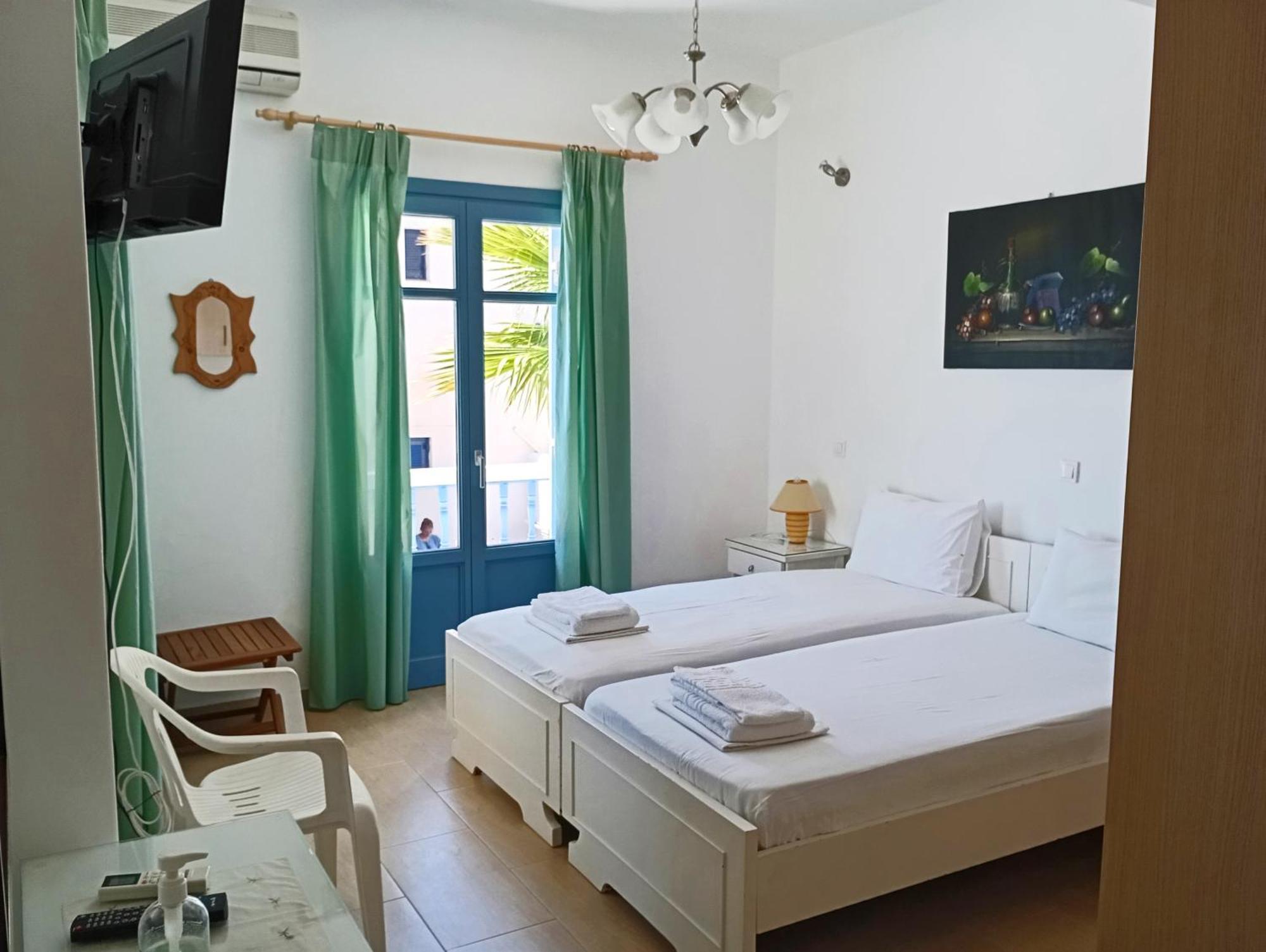 Villa Danae - Seaside Villa With Pool & Hot Tub Писо Ливади Екстериор снимка
