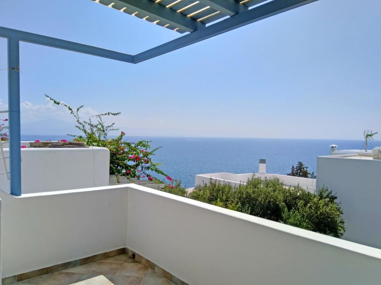Villa Danae - Seaside Villa With Pool & Hot Tub Писо Ливади Екстериор снимка